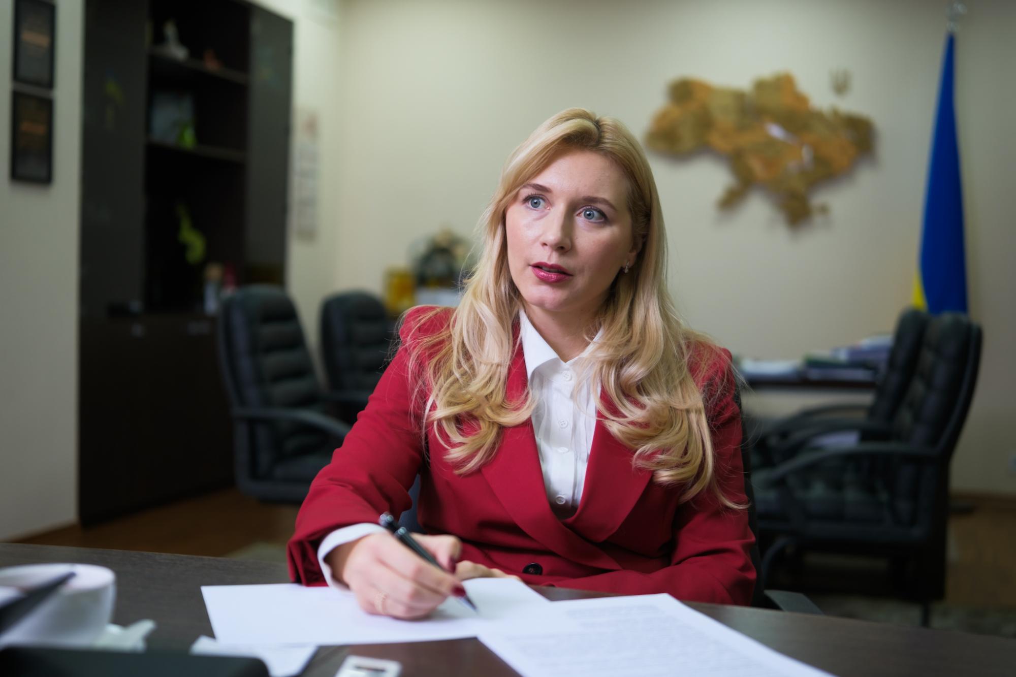 Юлія Жовтяк, Служба зайнятості: Тим, хто працює руками, готові платити 100 тисяч гривень і більше